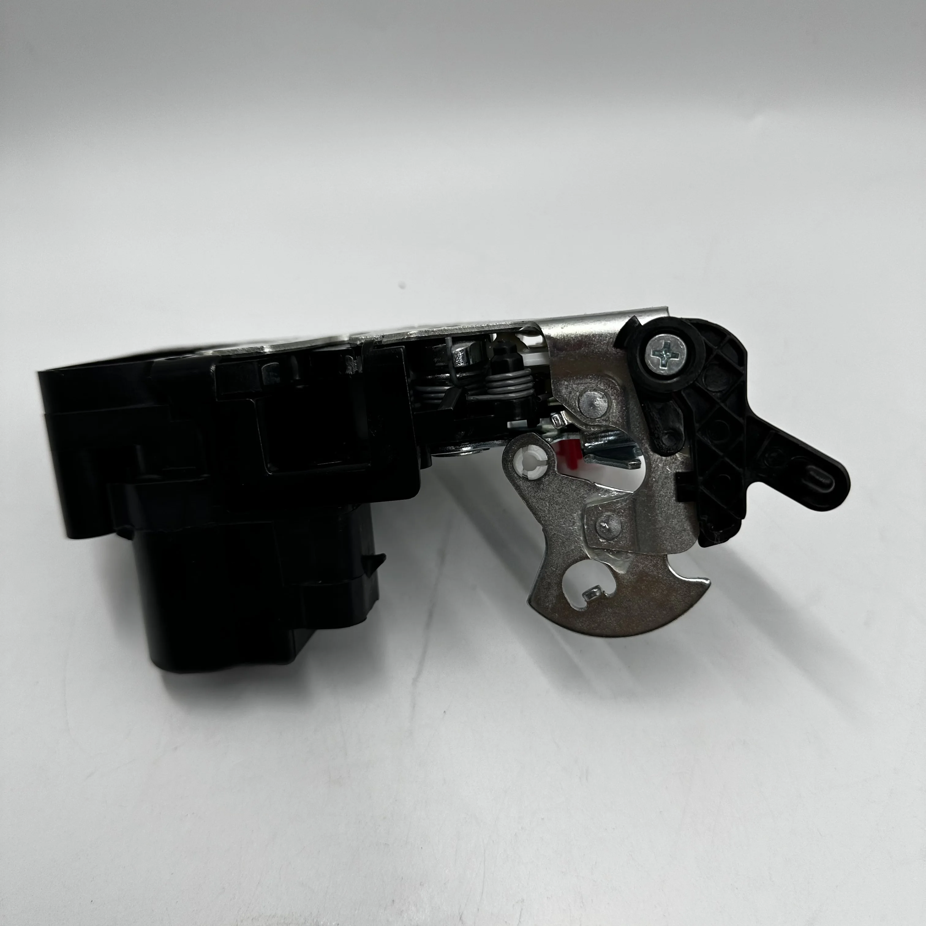 7132A08003 Genuine Door Latch ASSY Lock Actuator For Ssangyong Rexton1 Rexton2 Rexton W