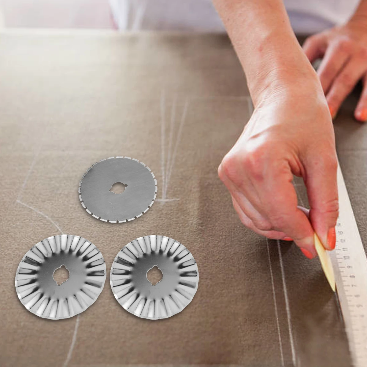 

7 pcs Rotary Blades 4Straight 1Dashed Fabric Cutting Wheel Roller Knife Replacement Sewing Craft Tools