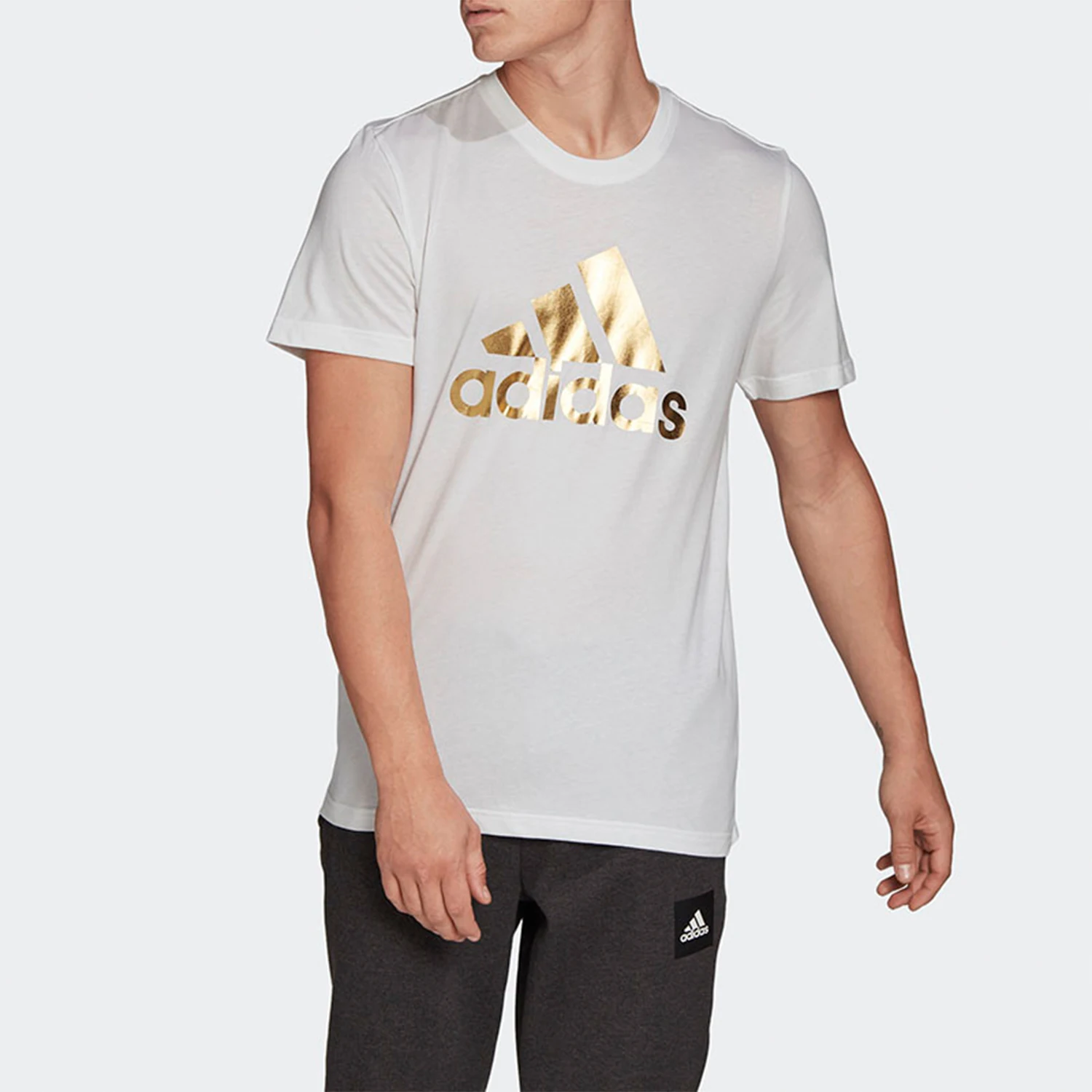 

Оригинальная летняя мужская дышащая спортивная футболка Adidas с короткими рукавами FN1736