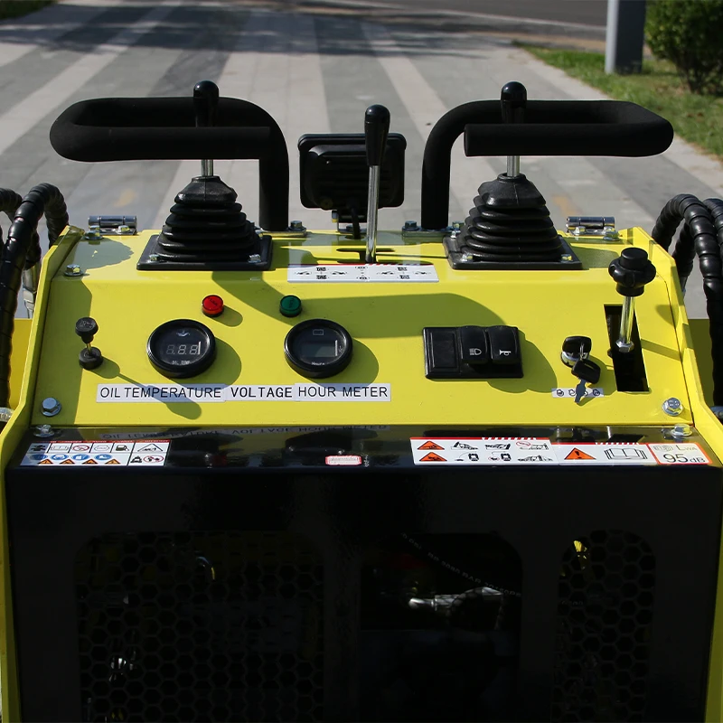 Mini Skid Steer Loader Tipo de trilha compacta 13,5 HP, multiuso, motor EPA, amarelo