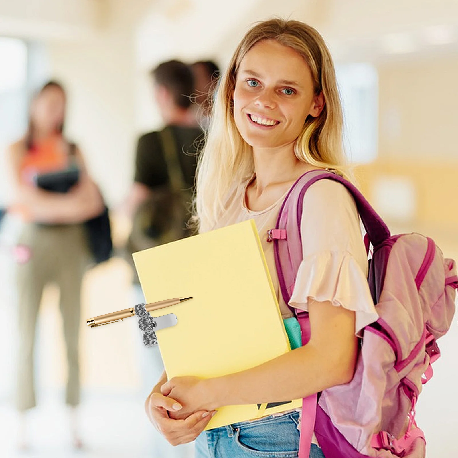 4 قطع من مشبك حامل القلم المعدني مع تصميم ثلاثي الفتحات وحامل القلم الرصاص بقبضة زنبركية لمجلة الملاحظات المخططة الآمنة #5