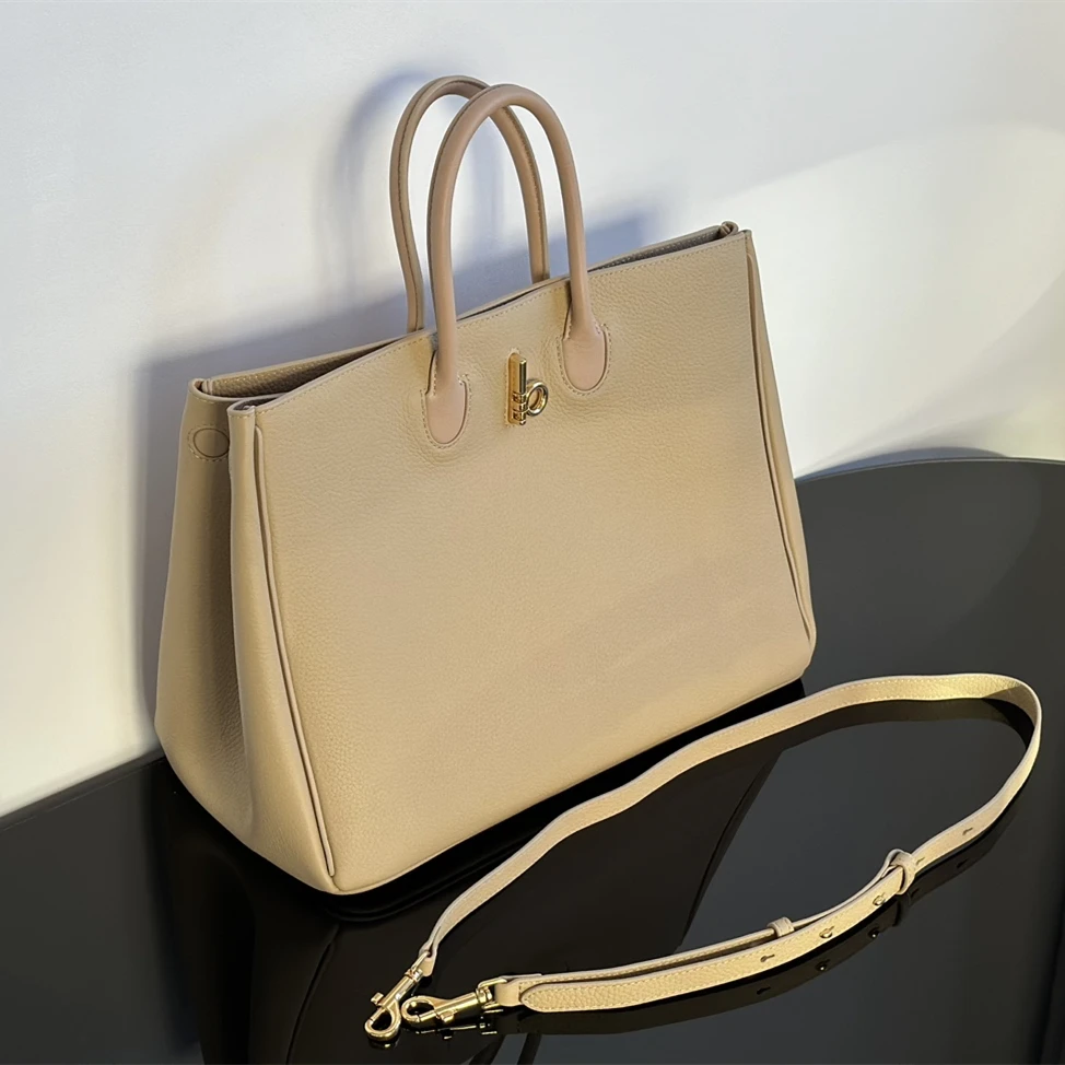 

2025 Women Luxury brand Designer New Handbag Large Capacity Handbag Fashion Outdoor Shoulder Bag Trendy Shopping Bag