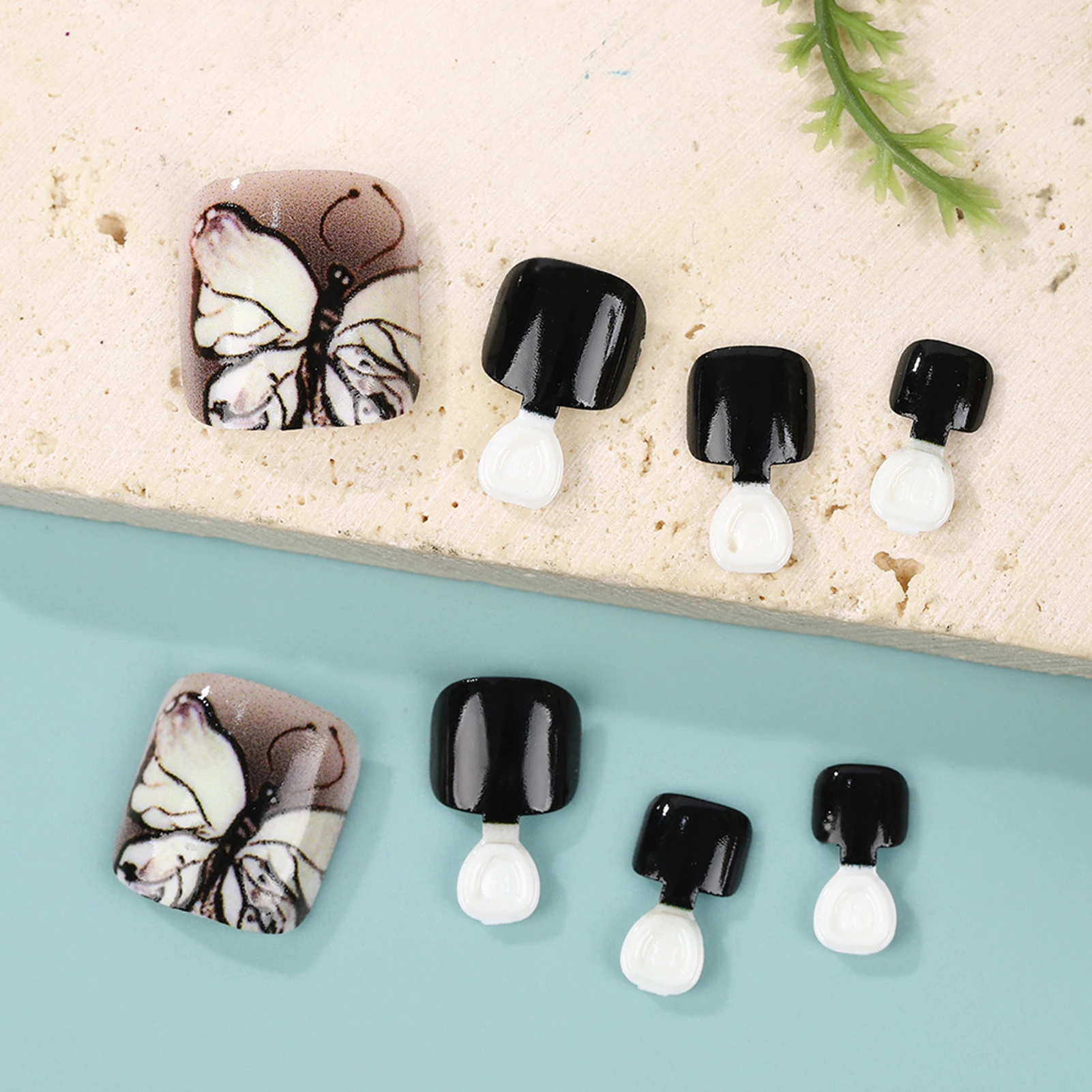 

24Pcs Summer Fake Toenails Super Fairy Butterfly Printed Short Black Press On Toe Nails Simple DIY Manicure Acrylic False Nails