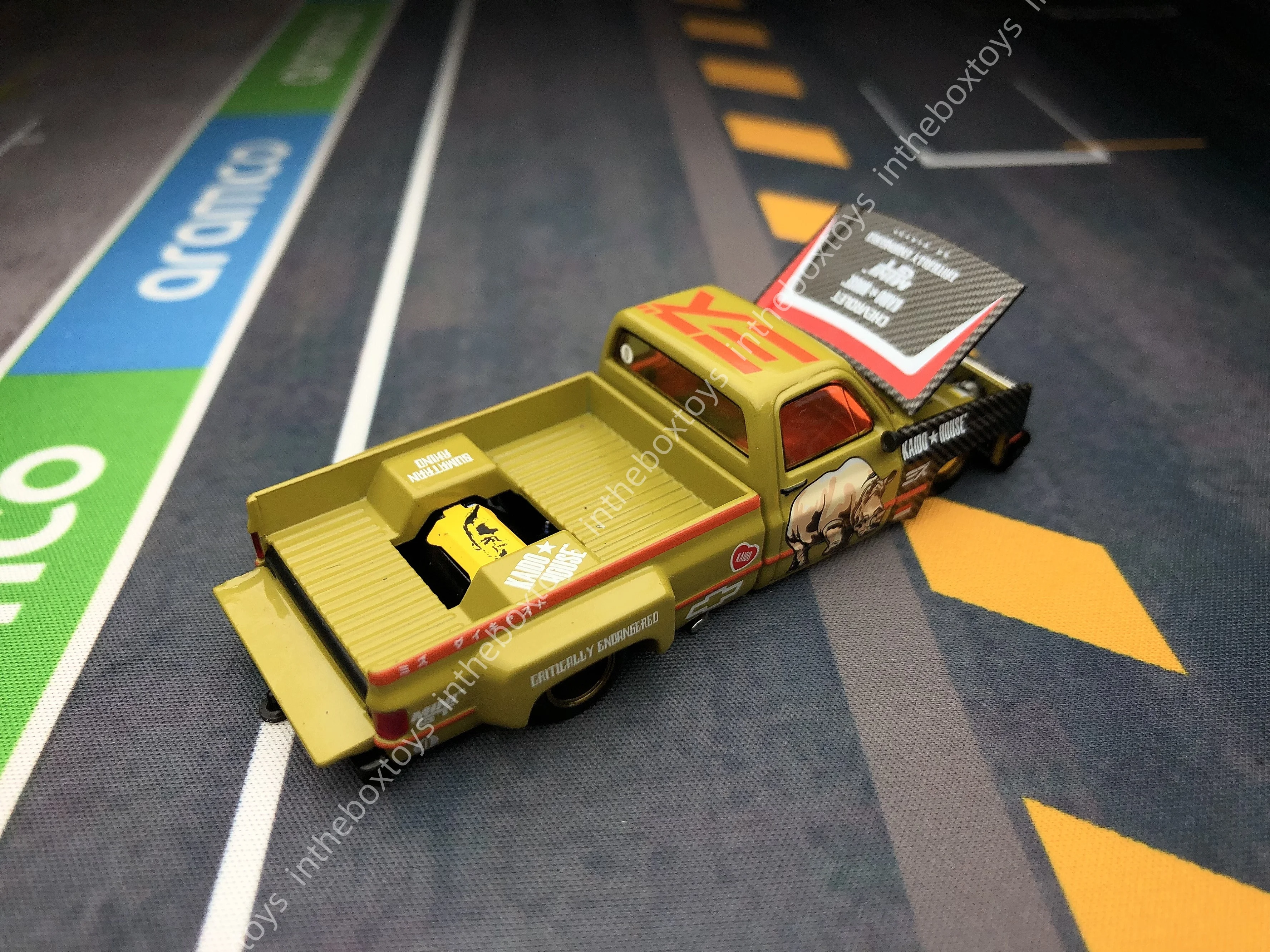 Kaido House 153 Silverado Sumatran Rhino Druckguss-Modellautosammlung, limitierte Auflage, Hobbyspielzeug