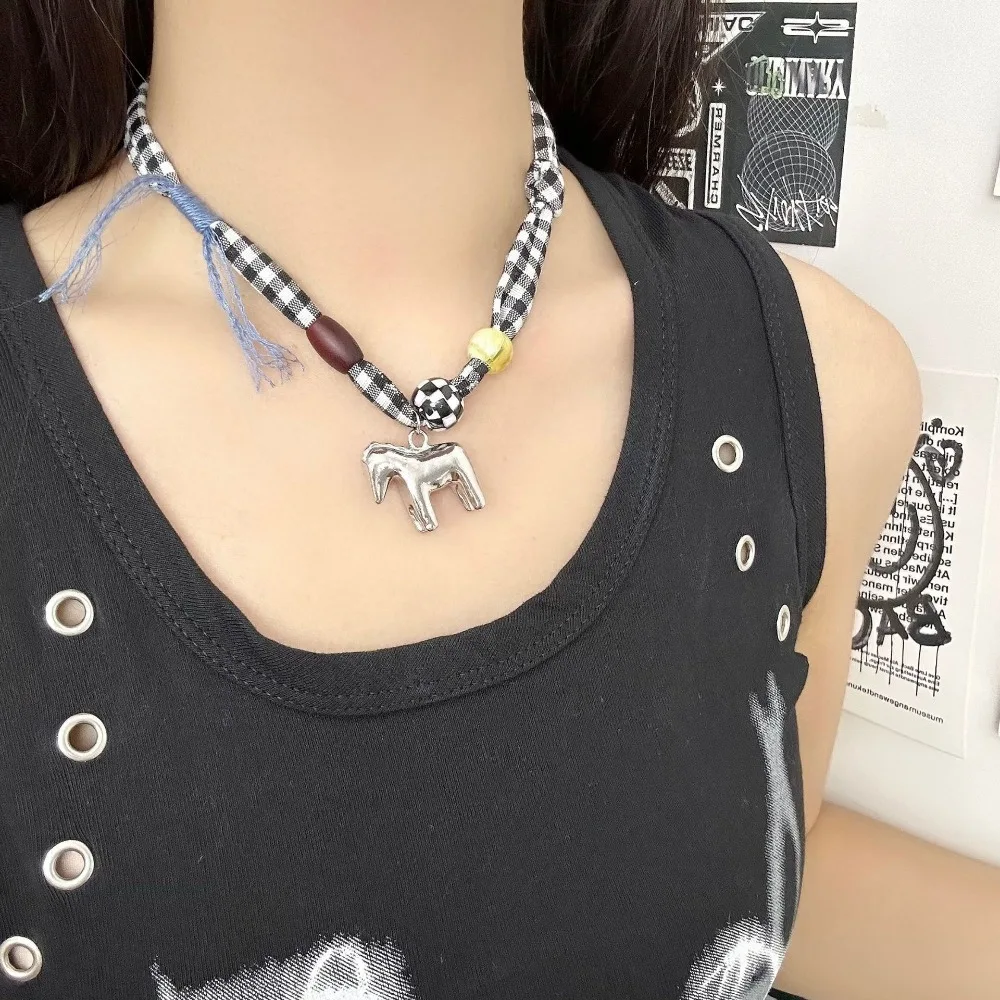 Creative Personality Stereo Silver Color Pony Pendant Checkered Fabric Necklace for Women Fashion Cute Animal Horse Jewelry Gift