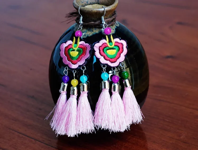 أنثى العرقية نمط التطريز الرجعية الأداء المرحلة شرابة الأقراط