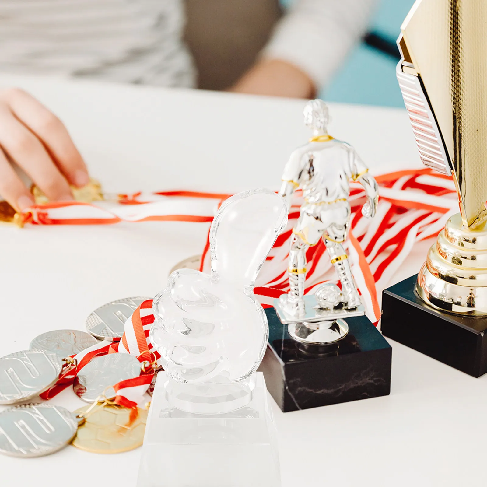 thumb-shaped-trophy-cup-crystal-award-trophy-for-children-competition-sports-champion-party-recess-games-talent-show