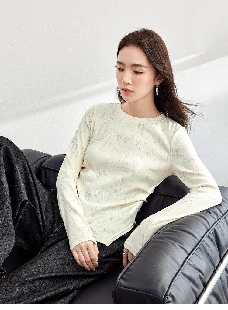 SENTUBILA Baumwoll-Druck-T-Shirt für Damen, Falten, unregelmäßiger Strick, Rundhalsausschnitt, lange Ärmel, einfache Crop-Tops, Frühjahr 2026, 151T58434 – Detail 22