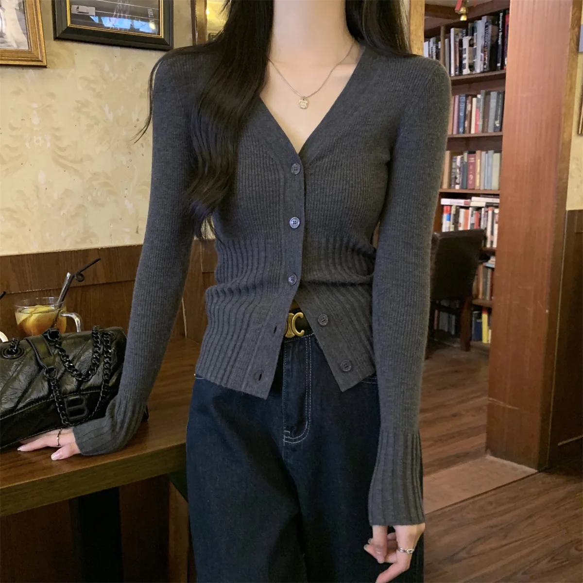 

Осенне-зимняя корейская темпераментная куртка, кардиган на пуговицах, тонкая трикотажная базовая рубашка с v-образным вырезом и длинными рукавами для женщин