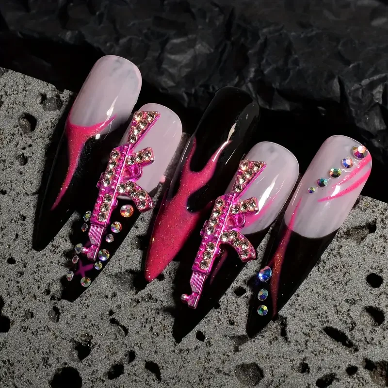 5 sztuk różowego pistoletu ze stopu 3D do zdobienia paznokci z kryształki górskie, luksusową akcesoria do paznokci w kształcie pistoletu do DIY lub Salon paznokci