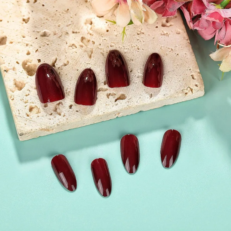 24-teiliges dunkelrotes mittelgroßes Nail Art-Mandeln, realistische Fingernägel zum Aufdrücken, künstliche Nagelspitzen, günstige künstliche Nägel zum Kleben