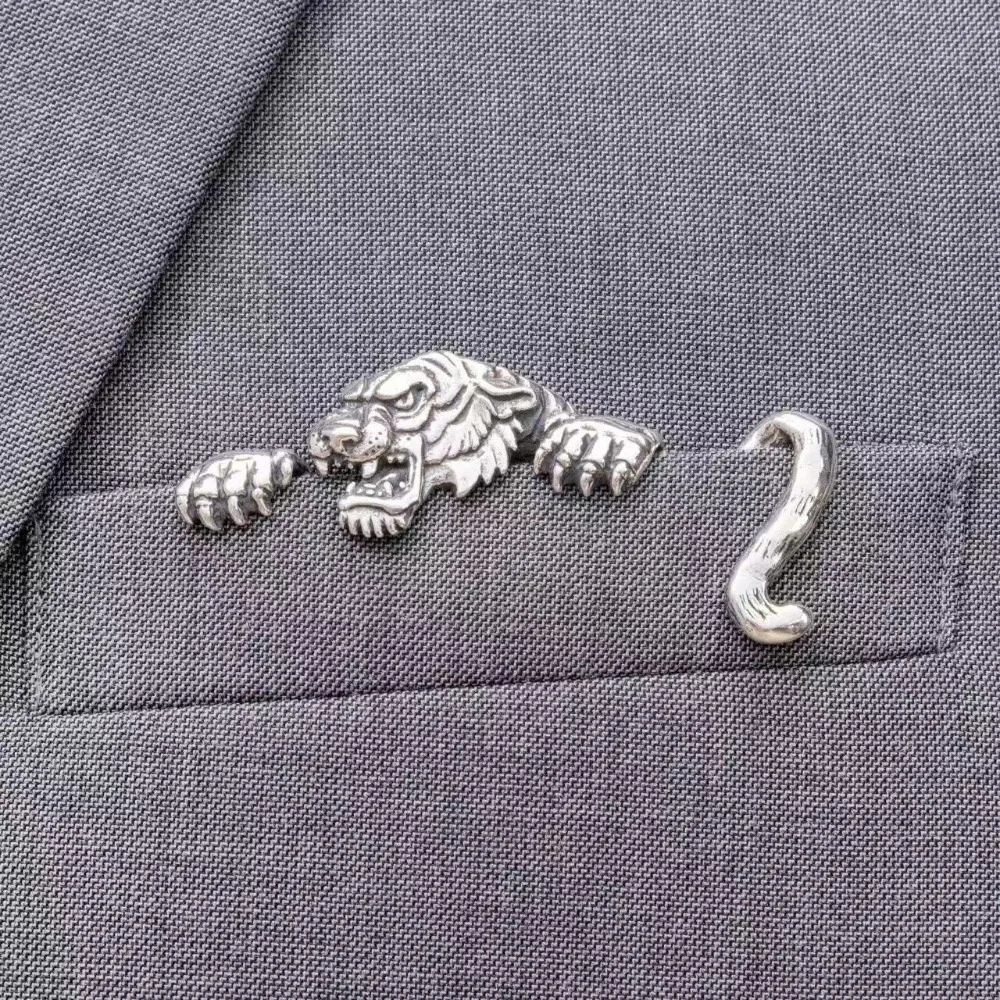 Retro Traditional Animal Shaped Brooch Heavy Duty Crocodile Pattern Collar Button Decoration Tiger Shape Punk Fashion