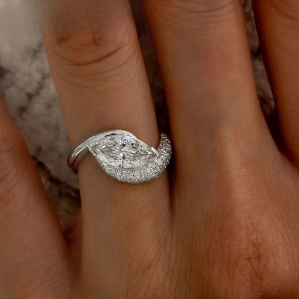 Exquisite 925 silver sapphire engagement ring. High-end rhombic zirconia ladies' ring set.