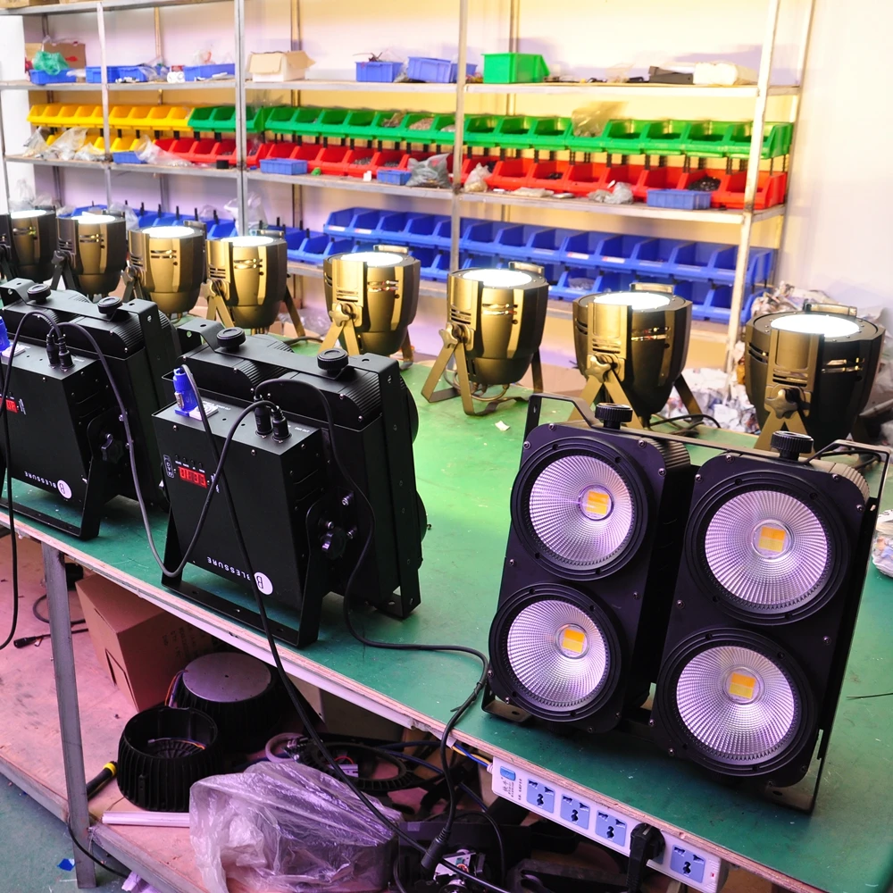 4x100W Led Blinder Light 4 Eye 400W COB Pixel Control Warm White Cold White RGBW Color IP20 Fan Cooling Reflector 60 Degree Cup