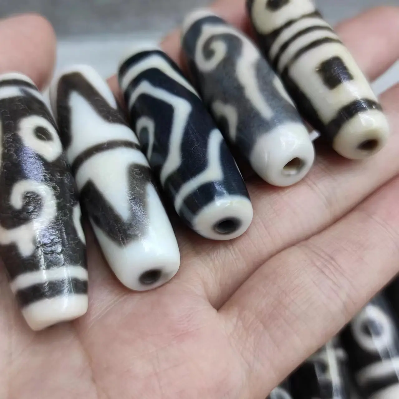 1pcs/lot natural multi-pattern agate dzi black white Pure craftsmanship 46mm Thick lines Quaint Collectible Accessories jewelry