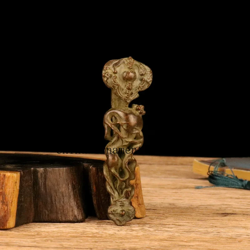 Antique-style, distressed alloy ginseng and ruyi ornaments for office or study desk, collectible crafts