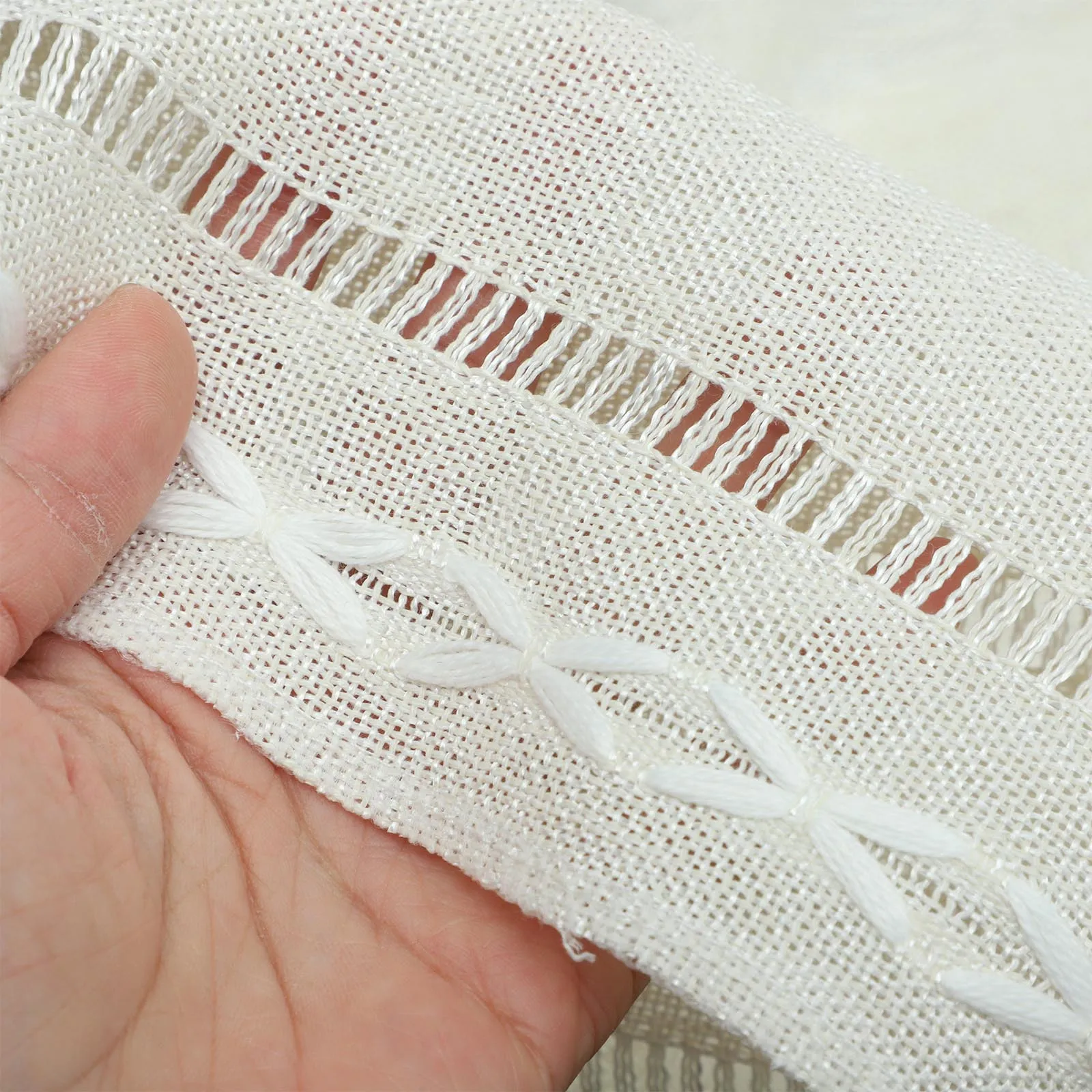 

Farmhouse Table Runner with Tassel Simple Style Table Runner for Banquet Buffet Party Wedding Home Decor Dining Room Decoration