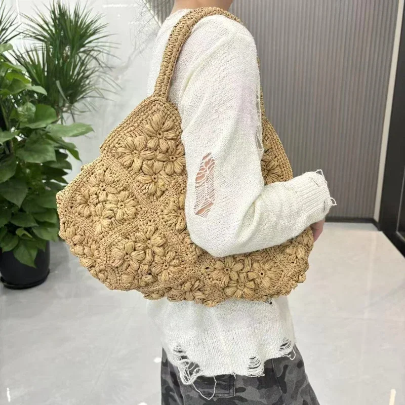 Handgefertigte Strandtasche aus gewebtem Papier, hochwertige 3D-Blumen-Grastasche, große Kapazität, tragbare Urlaubstasche für Frauen am Meer. – Detail 15