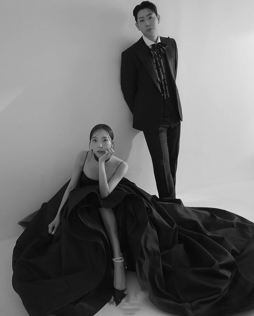 MODX Abiti da sposa eleganti con colletto quadrato Cinturino per spaghetti A-Line Abiti da sposa personalizzati Sweep Train Servizio fotografico coreano 2025