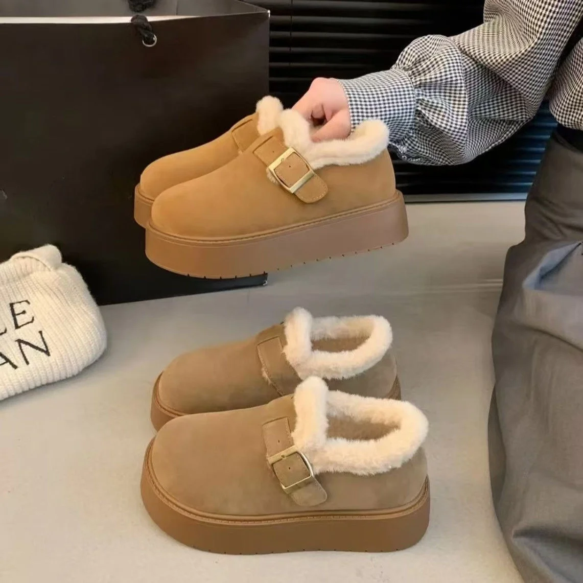 

Thick Bottom Snow Boots Women's Fleece Lined Warm Cotton Shoes 2026 New Winter Women's BoKen Fur Slip-On Shoes