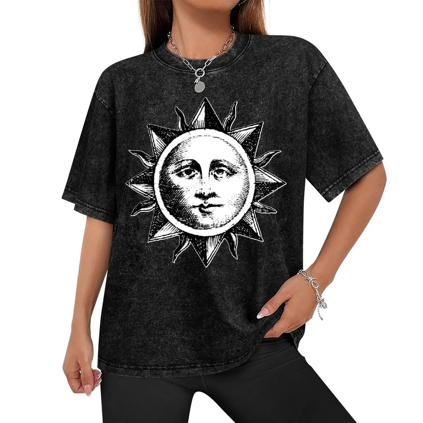 Medieval engraved sun on french explorer map Samuel de Champlain Nouvelle-France black background and white HD High Qual T-Shirt