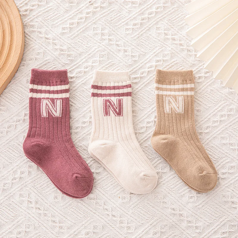 Chaussettes rayées en coton avec lettres pour enfants, douces, garçons, filles, bébé, enfants, printemps, automne, hiver, nouveau