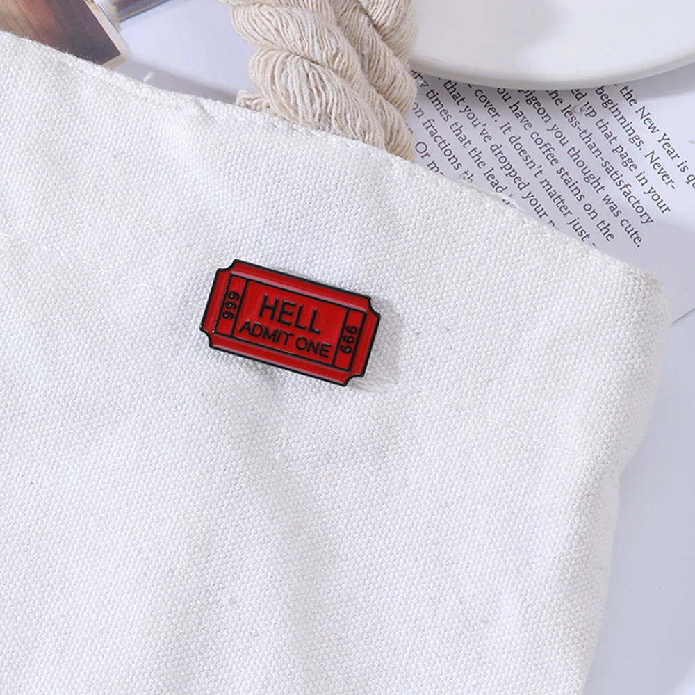 Alfileres esmaltados clásicos Red Hell Admit One Ticket, broches rosas de 1 abrazo para niñas, mujeres, hombres, pantalones vaqueros, bolsa, joyería, bonito regalo de fiesta
