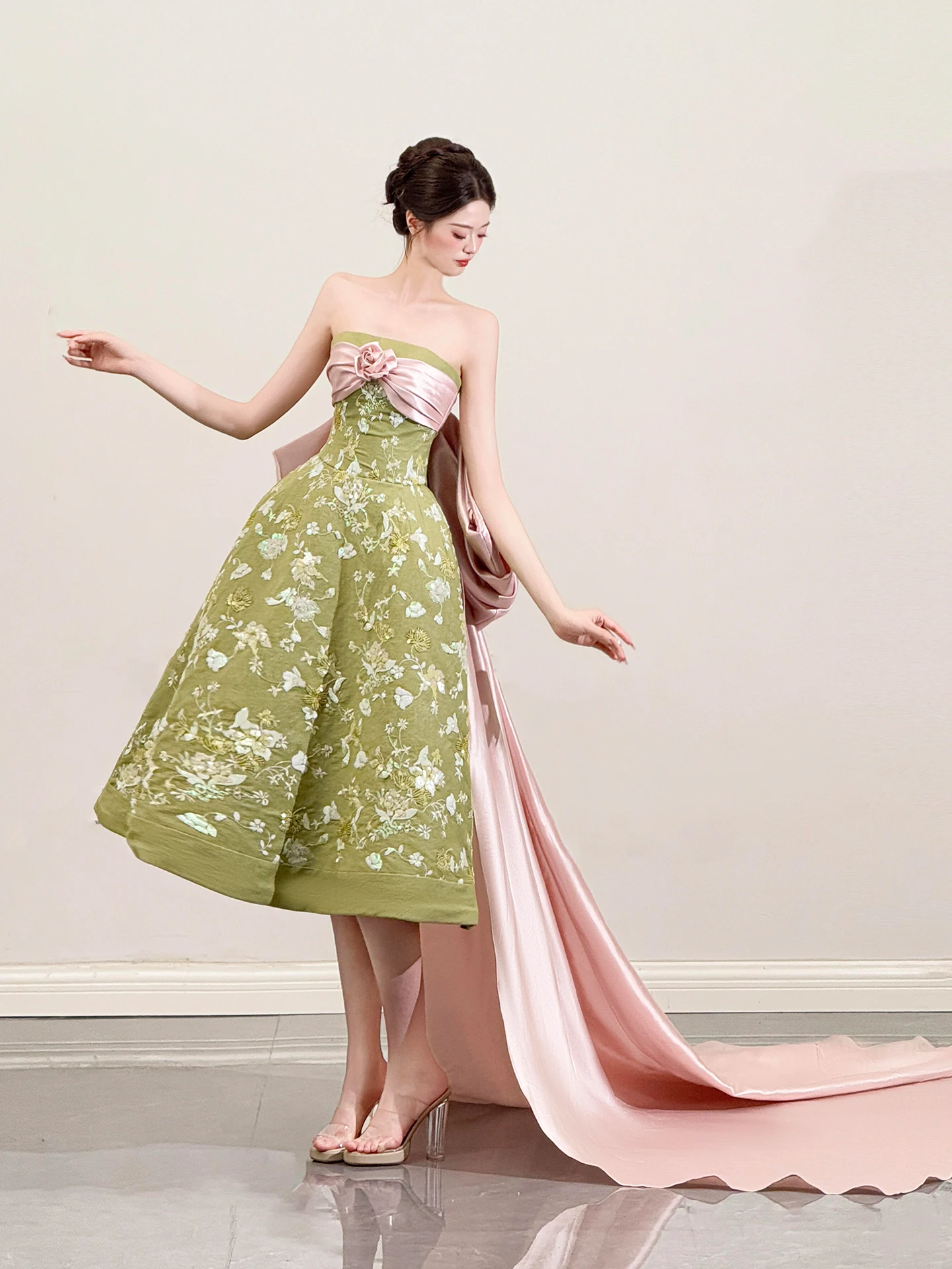 

Новое свадебное платье в китайском стиле, длинное ципао для женщин, для помолвки, средней длины, дышащее, с цветочным узором