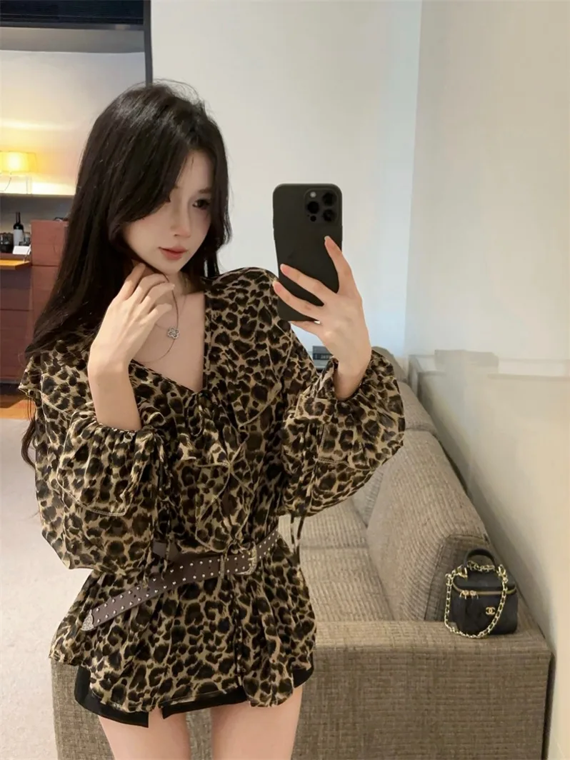

Retro V-Neck Splice Leopard Print Loose Shirt Women's Spring New Style Elegant Beautiful Top with Belt Floral Lace Hemline