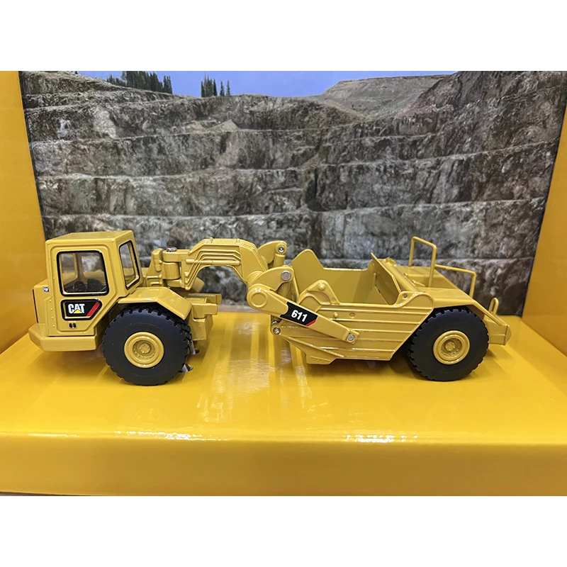 

DM Diecast Alloy 1:64 Scale CAT 611 Scraper Transport Dump Truck Car Model Adult Toys Classics Souvenir Gifts Static Display