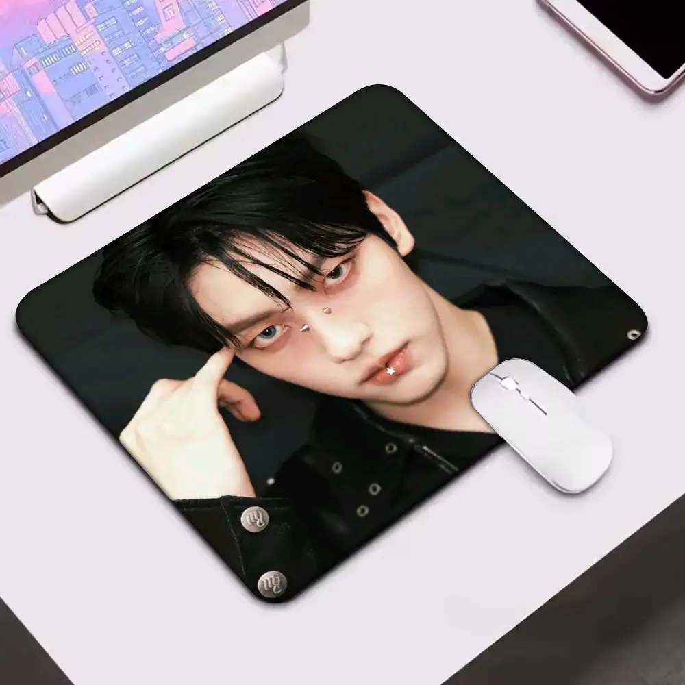 1pc Sänger S-Soobin Mousepad Kleine LockEdge Für Gamer Computer Schreibtisch Pad Rechteckige Anti-slip Gummi