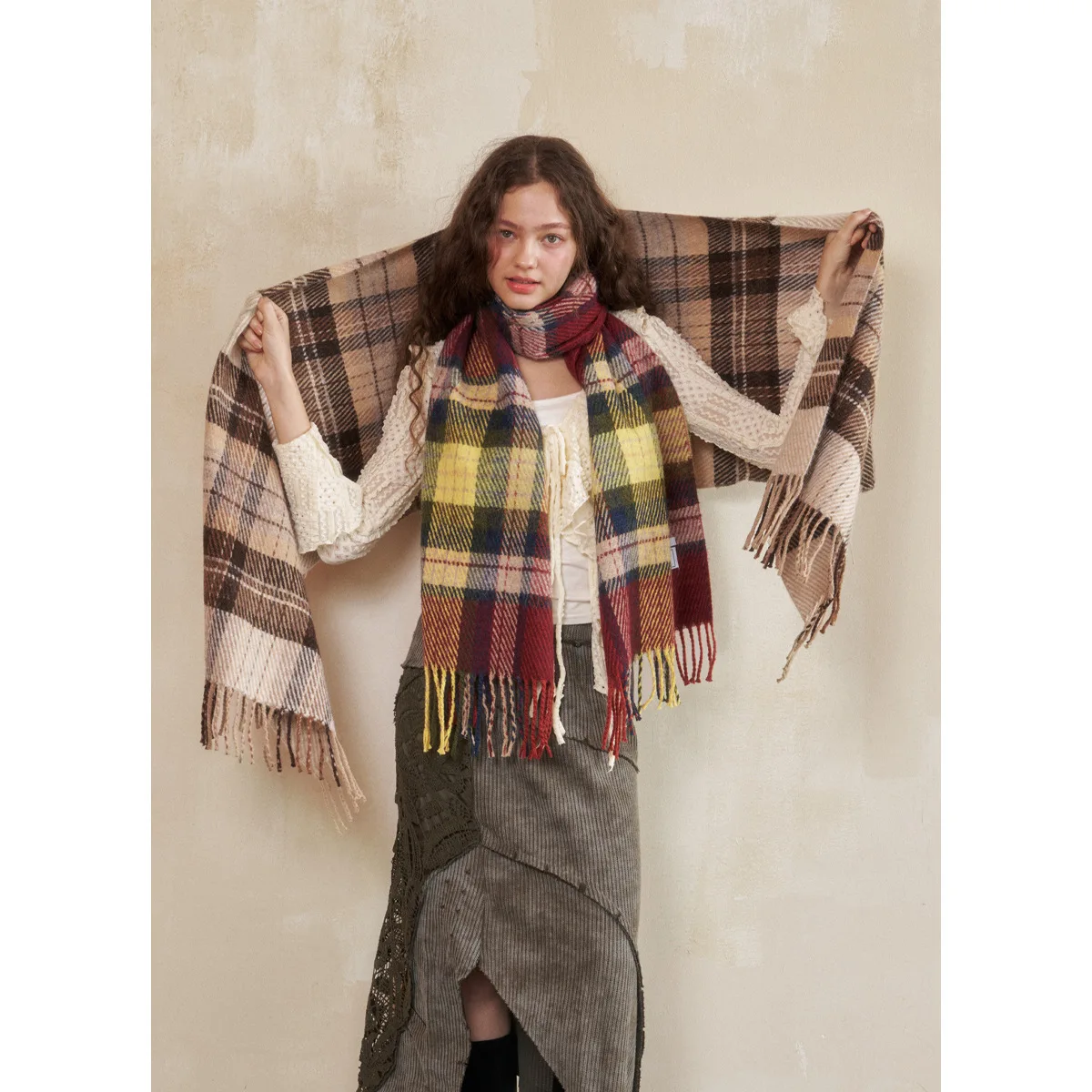 

Новый стиль 2025 года с контрастным женским шарфом в клетку из 10% шерсти, обязательный для холодной зимы, мягкая многоцветная клетчатая шаль с защитой от холода.