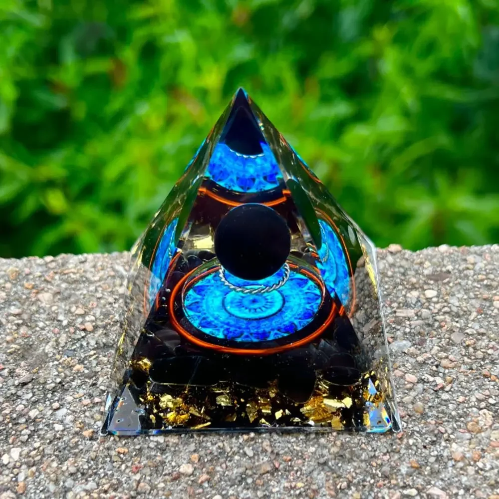 Image of Natürlicher Kristall-Energiegenerator, Pyramide, Energiestein, Amethyst, Reiki, Heilung, Chakra, Harz, Pyramide, ägyptisches Dekor, Raumdekoration