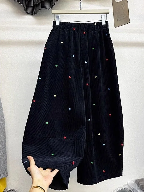 

Женские вельветовые брюки больших размеров с широкими штанинами, осенне-зимние, новые, утягивающие, универсальные, с вышивкой в виде сердца, укороченные, модные