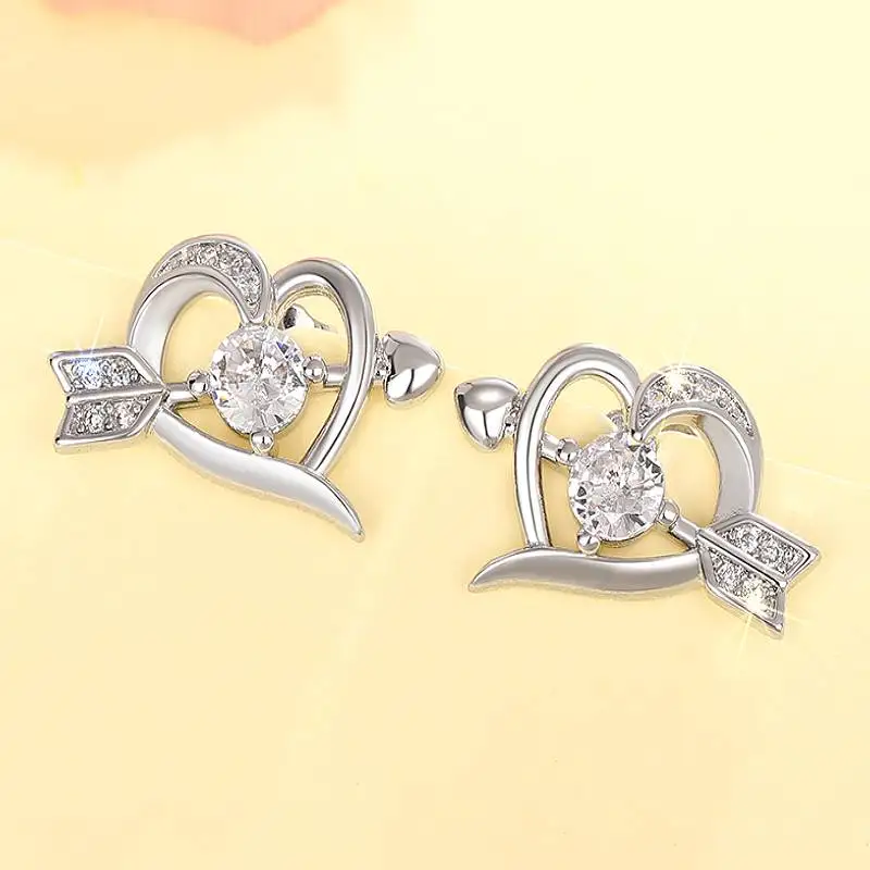 Huitan Cupid's Arrow Design Damen-Herz-Ohrstecker, romantische Hochzeitstag-Accessoires, eingelegte glänzende CZ-schicke Schmuckgeschenk