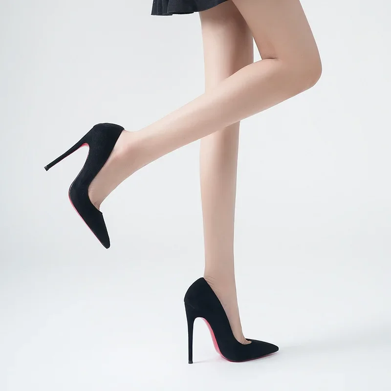 أسود عالية الكعب رقيقة جدا خنجر مضخات الأحمر وحيد المرحلة استضافة الصيف عرض الأزياء الأحذية أشار تو المخملية سيدات الأعمال