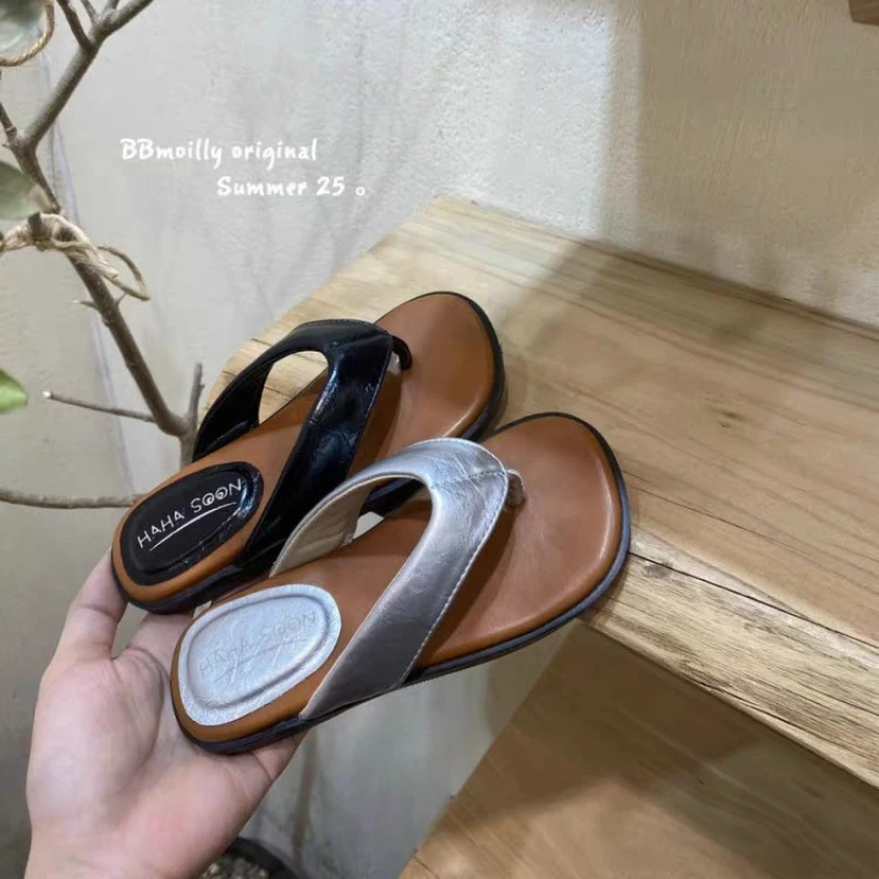 

2025 Summer New Round Toe Versatile Girls' Flat Flip Flops Fashion Kids Sandals Simple Girls Beach Shoe Anti Slip Child Slippers