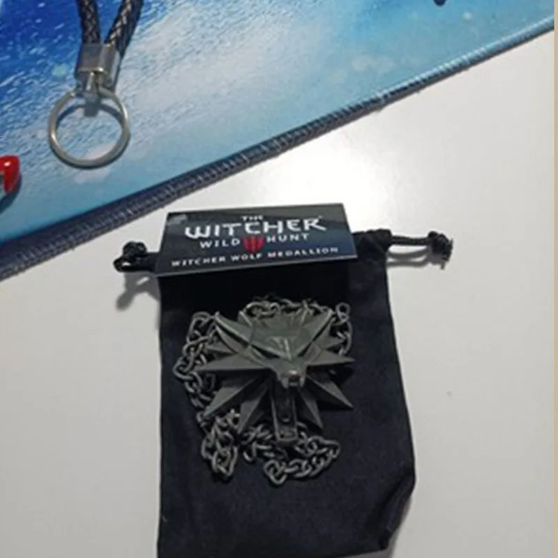 The Witcher 3 Wild Hunt LED Necklace Game Figure Geralt Wolf Head Pendant Necklace with Night Light Cosplay Jewelry Accessories