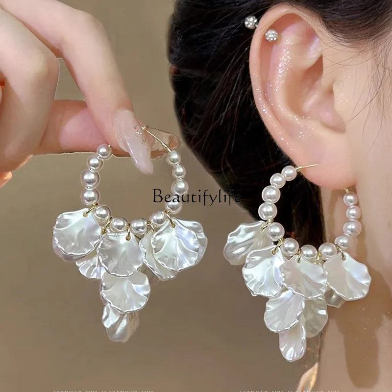 

Niche French imitation shell heavy industry imitation pearl earrings high-end earrings