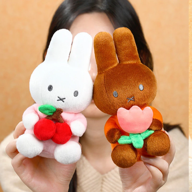 

В наличии: Оригинальный плюшевый кролик Миффи, официально лицензированный, мягкий, милый, коллекционный плюшевый кулон-игрушка, подарок на день рождения для друзей