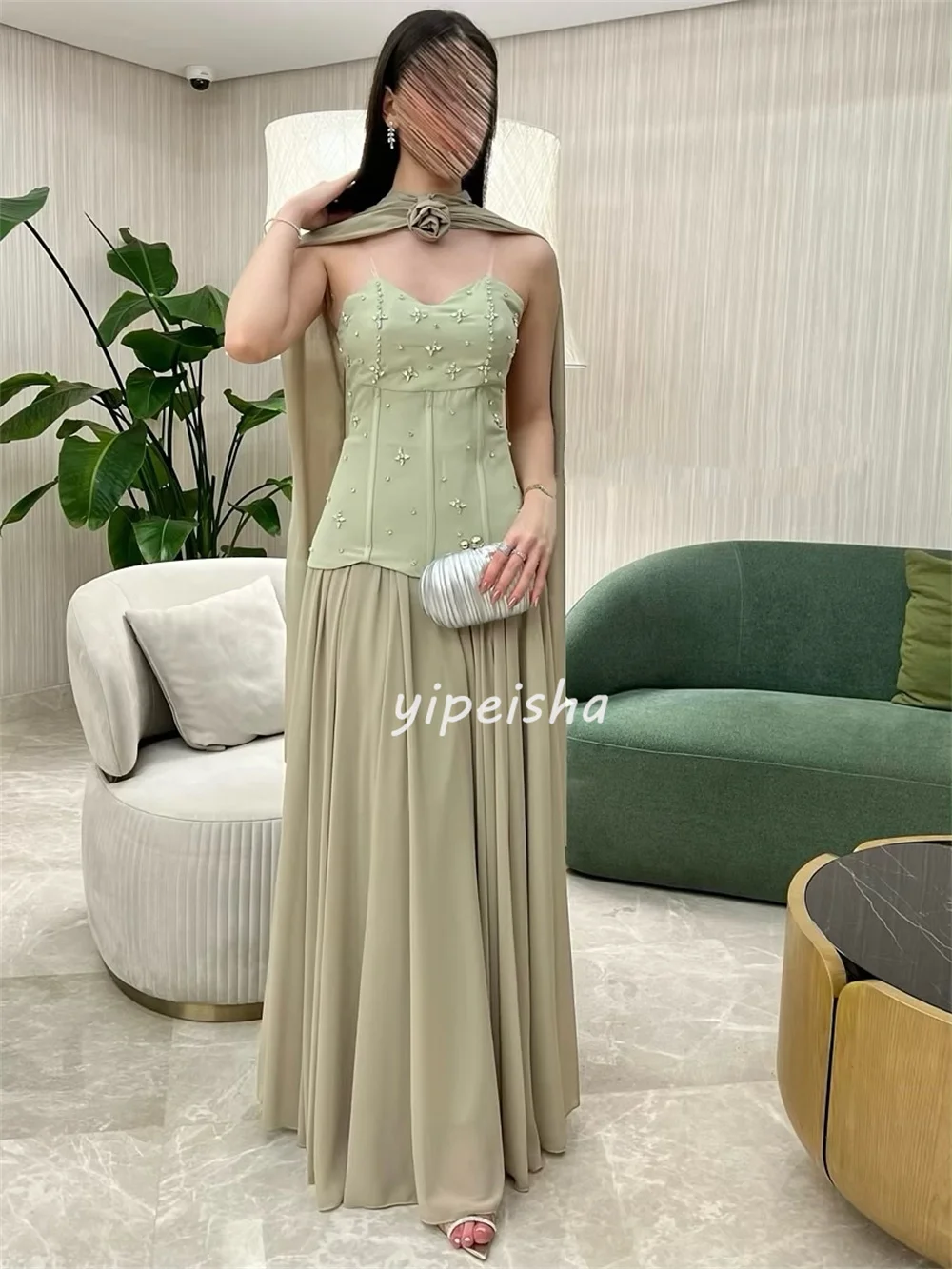 ที่กำหนดเองคุณภาพสูงแฟชั่นชีฟองแฮนด์เมดดอกไม้ไรน์สโตนตรงชุดยาวที่ไม่มีสายหนังชุดโอกาสสั่งทำพิเศษ