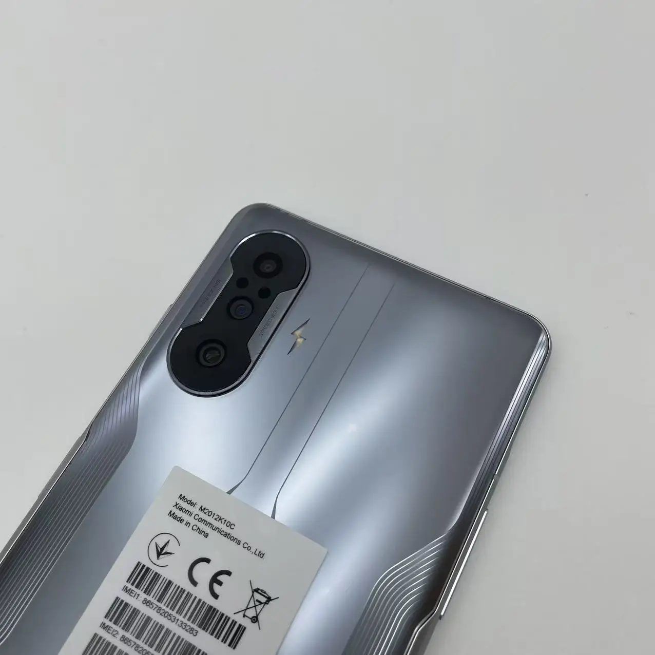 هاتف Xiaomi Redmi K40 Gaming 5G كاميرا 64 ميجابكسل عالمية rom Mediatek بصمة 5065 مللي أمبير في الساعة هاتف مستعمل