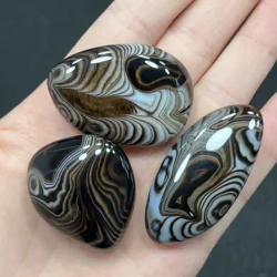 High Quality Natural Black Sardonyx Palm Chakra Quartz Gem stone，Crystal Palm, Personality Finger Exercises