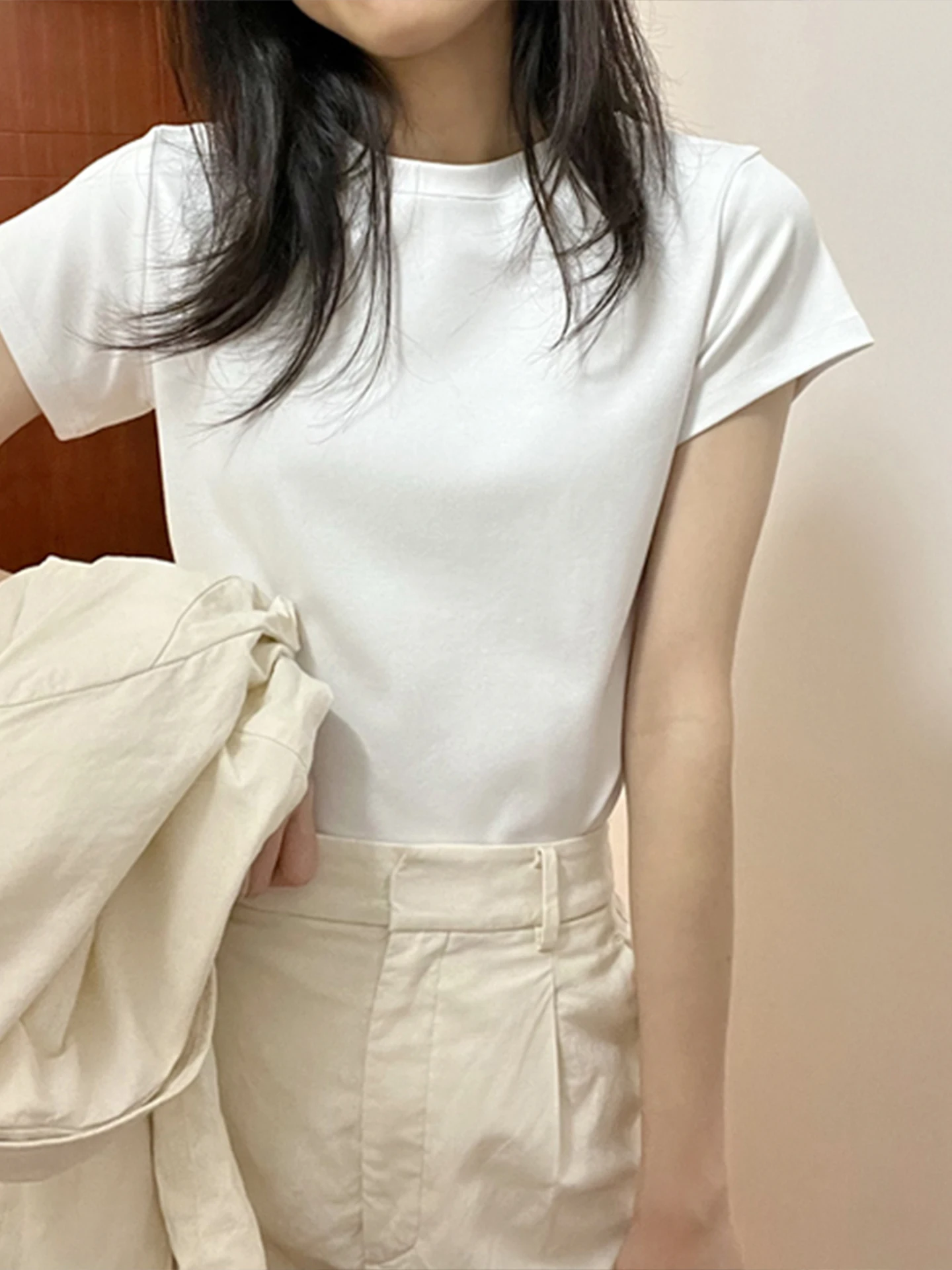 

White Base Layer Tight Fit ort Sve T-irt Women's Regular Sle Summer New Cotton Lycra Blend High Waist Casual Top