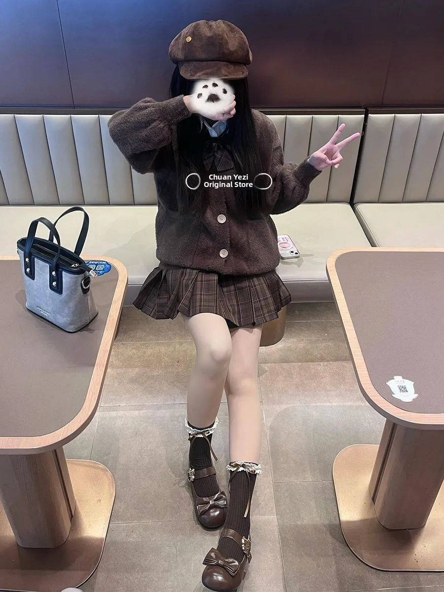 

Caramel Soft Girl JK orm School Simulation Mink Fur Autumn Winter Jaet Sweet Fre Sweater Skirt Set Women's Faion