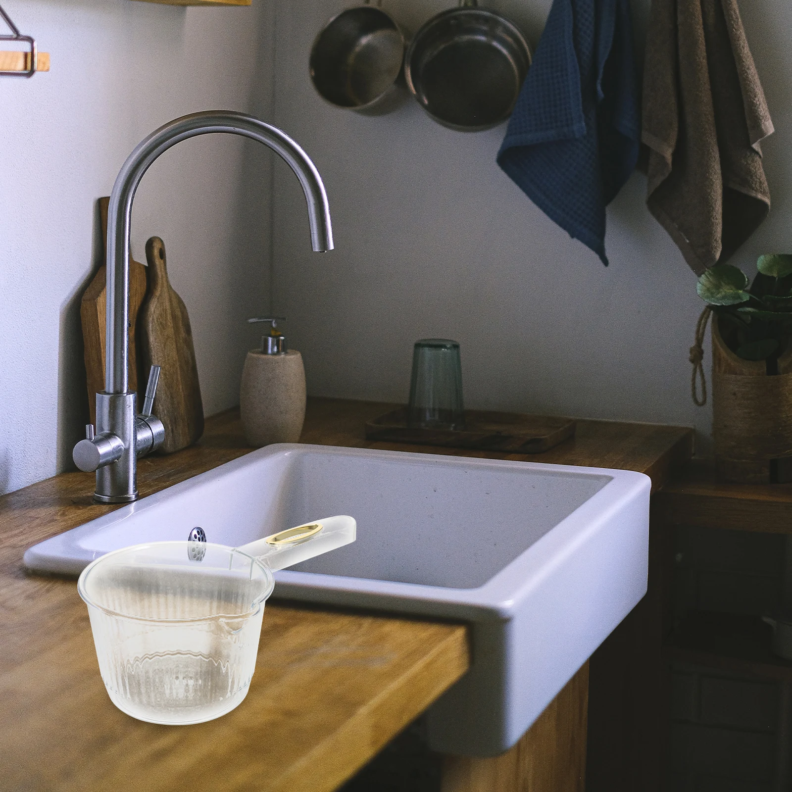 

Ergonomic Water Ladle Scoop Kitchen Bath Thick Plastic Dipper Spoon Hanging Hole for Home Restaurant Hotel Shower Gardening