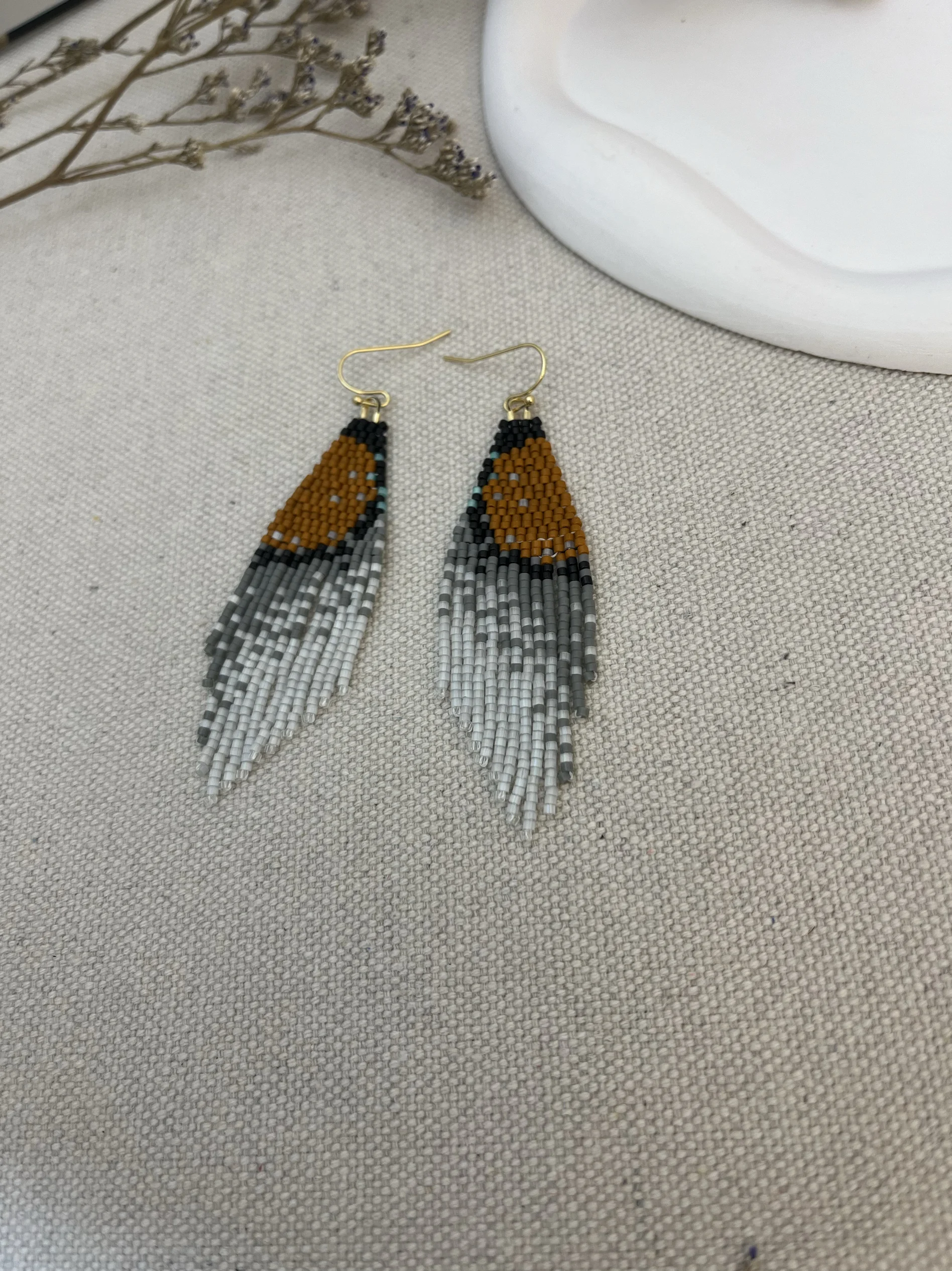 

Rice bead earrings Tassels Creativity Hand weaving Planet Pattern Bohemia Alloy Fashion Female Simple Beaded earrings