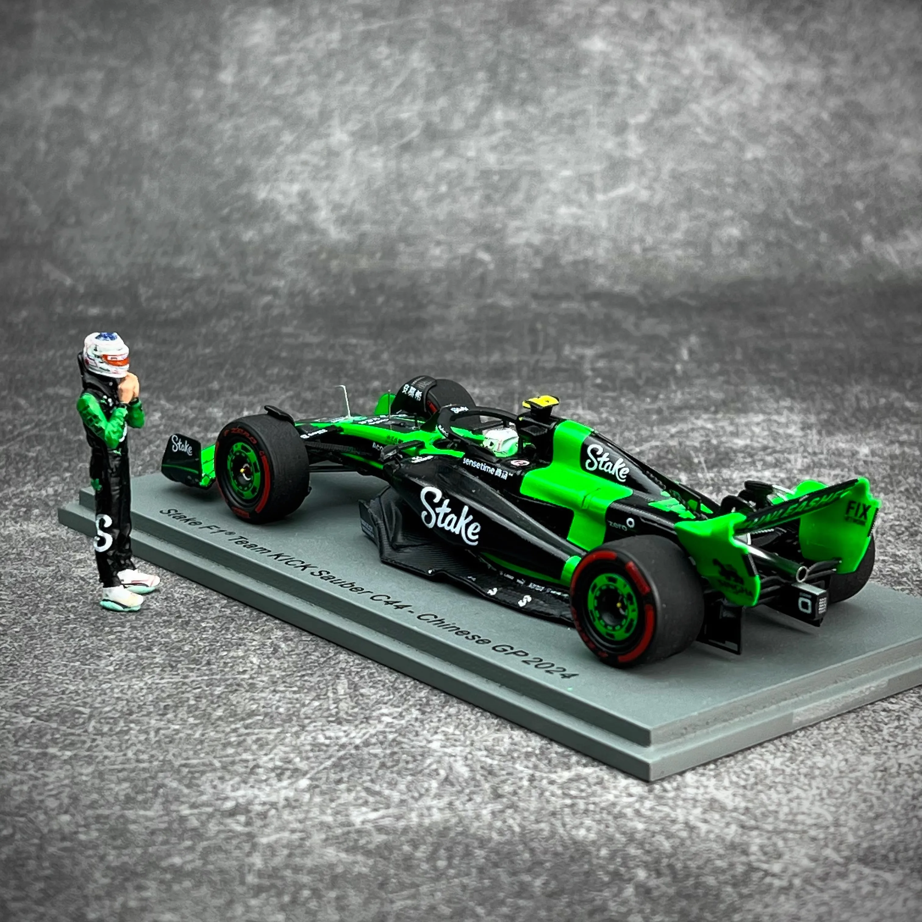 1/43 شرارة تشو قوانيو 2024 شنغهاي الجائزة الكبرى Sauber C44 F1 سباق السيارات نموذج تحصيل الديكور ثابت عرض الصبي الهدايا #4