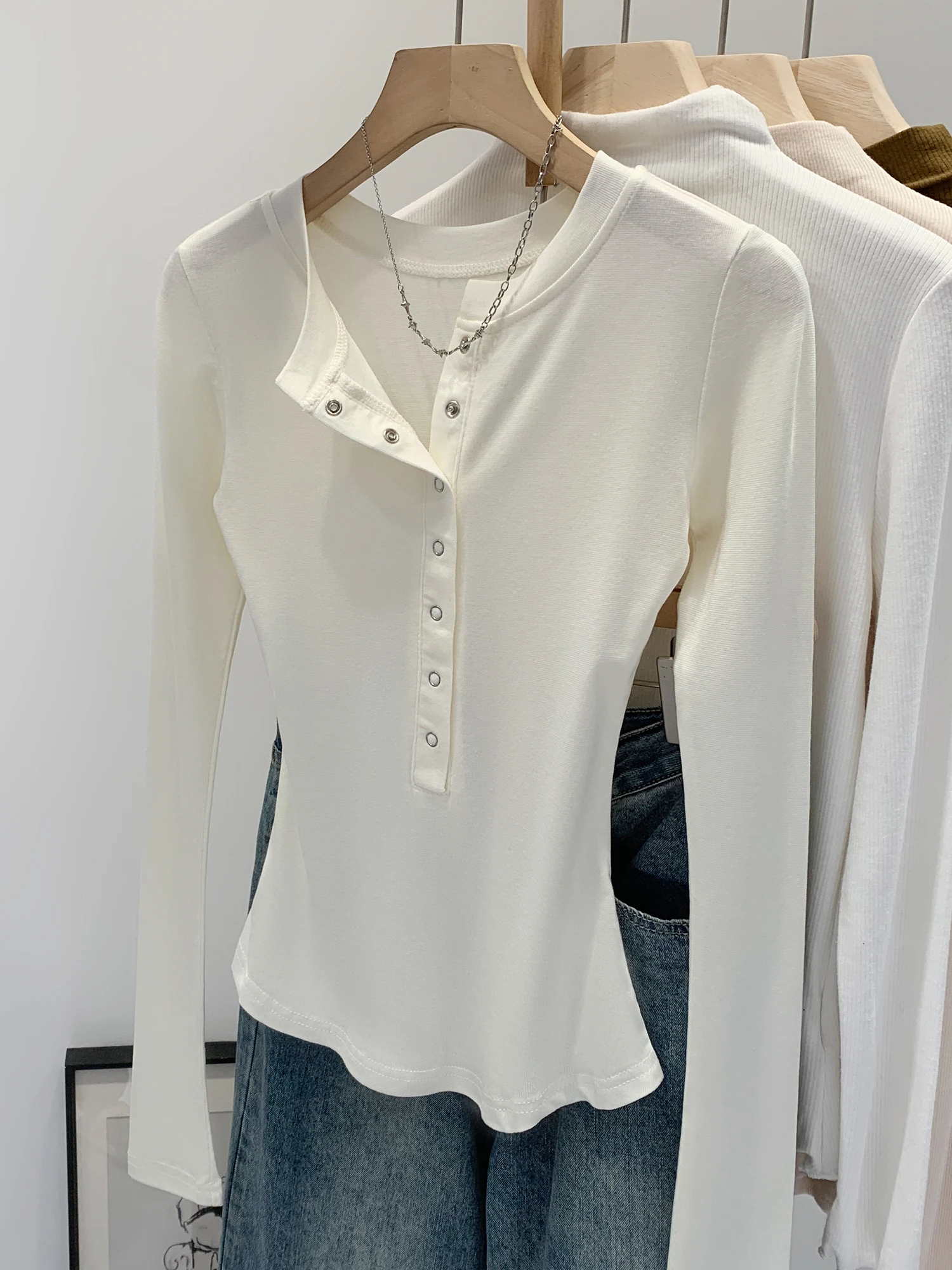 

Unique Half Open Collar Long Sleeve Base Shirt Women's Fashion Early Autumn Single Wear White T-Shirt Top Korean Style Slim Fit