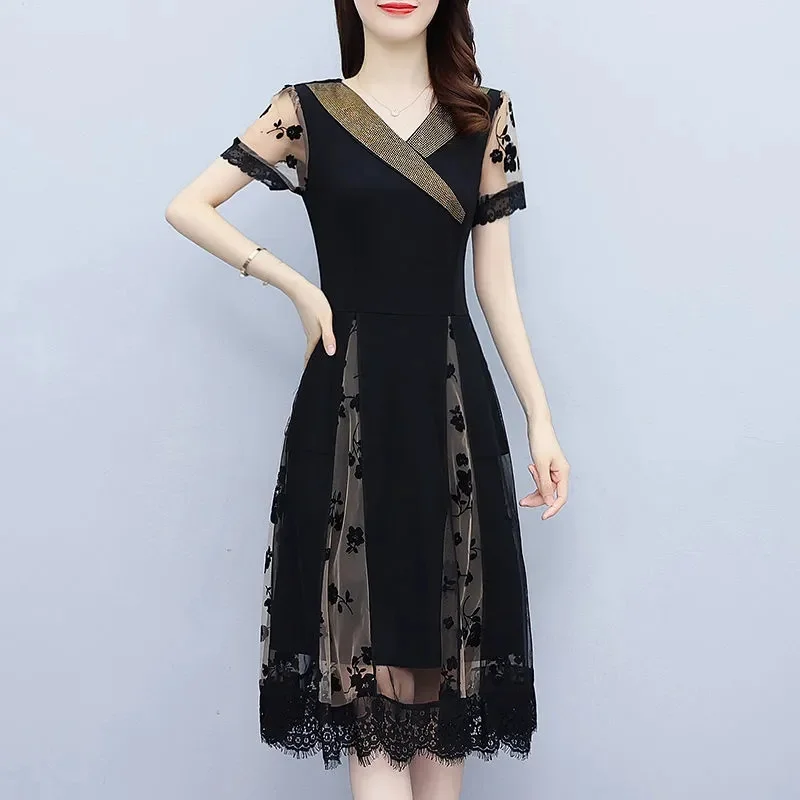 Dress 2024 New  Summer Cover Belly Women French Age-Reducing V-Neck Short-Sleeved Mesh Stitching Embroidery Little Black Dress